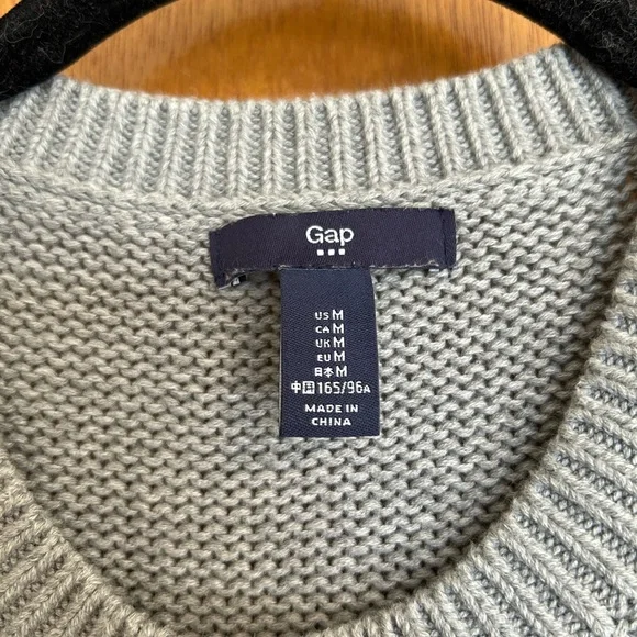 GAP gray step hem sweater size M - Picture 3 of 3